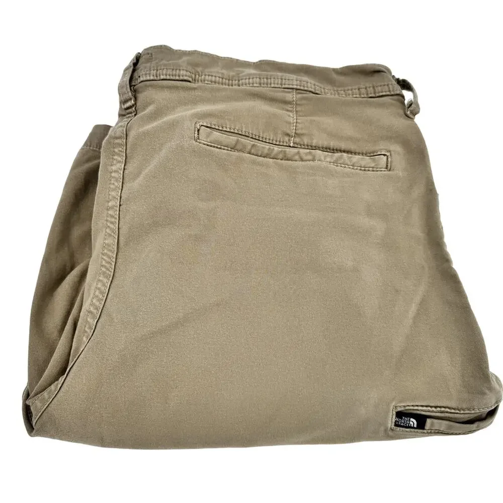 The North Face Shorts Mens 40 (38x9 ACTUAL) Khaki Tan Chino Outdoor